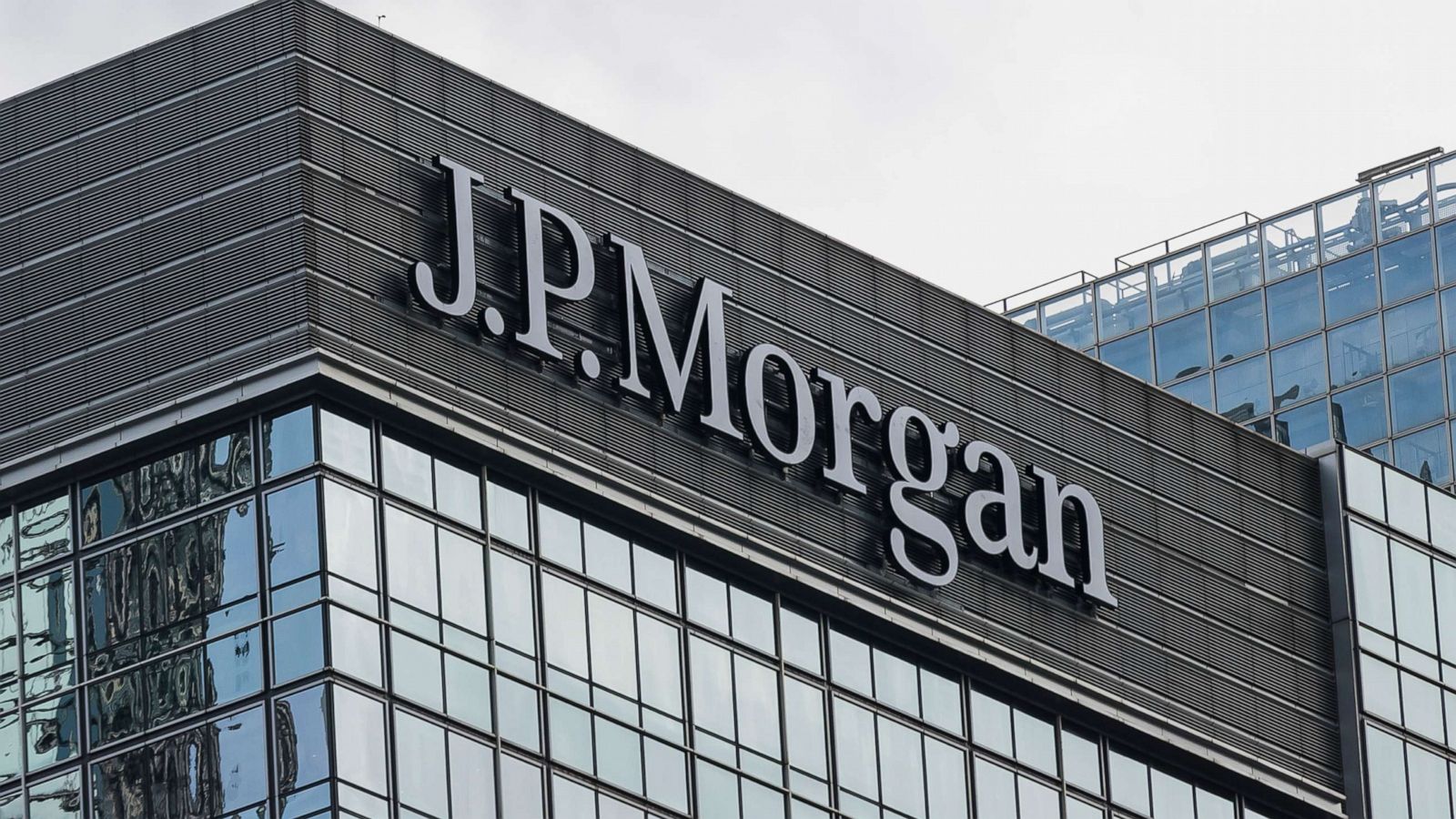 JPMorgan’s JPM Coin Shatters Records with $1 Billion in Daily Transactions – Can it keep pace with Ripple (XRP)?