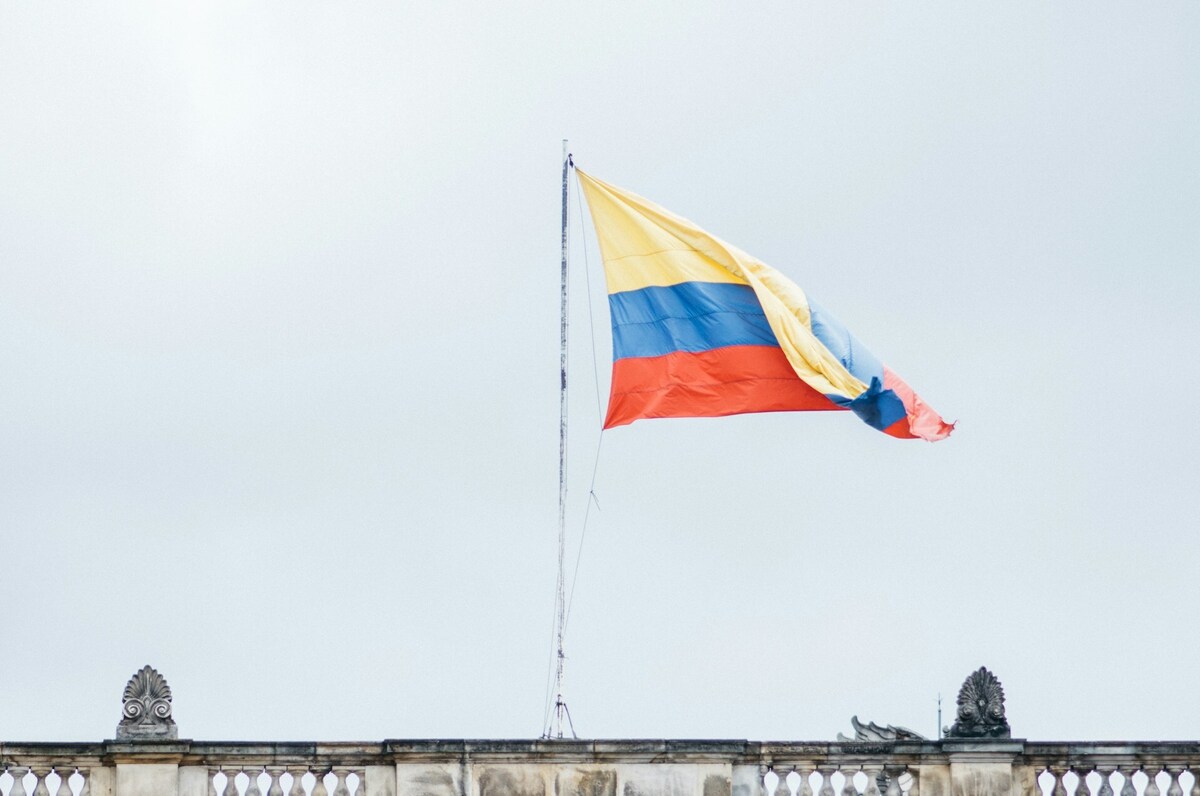 flag-colombia-flags-around
