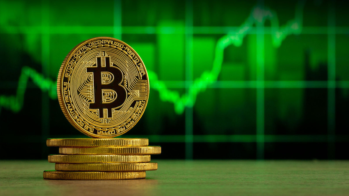 Bitcoin Breaks $50K Barrier: Bulls Roar Back After ETF Launch