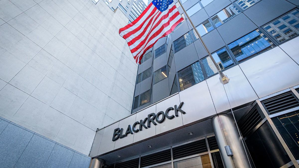 BlackRock amplía sus participaciones con una inversión de 443 millones de dólares en Bitcoin